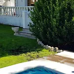 Con Piscina, 12 Personas * Valladolid