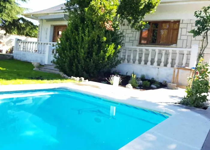 Con Piscina, 12 Personas *